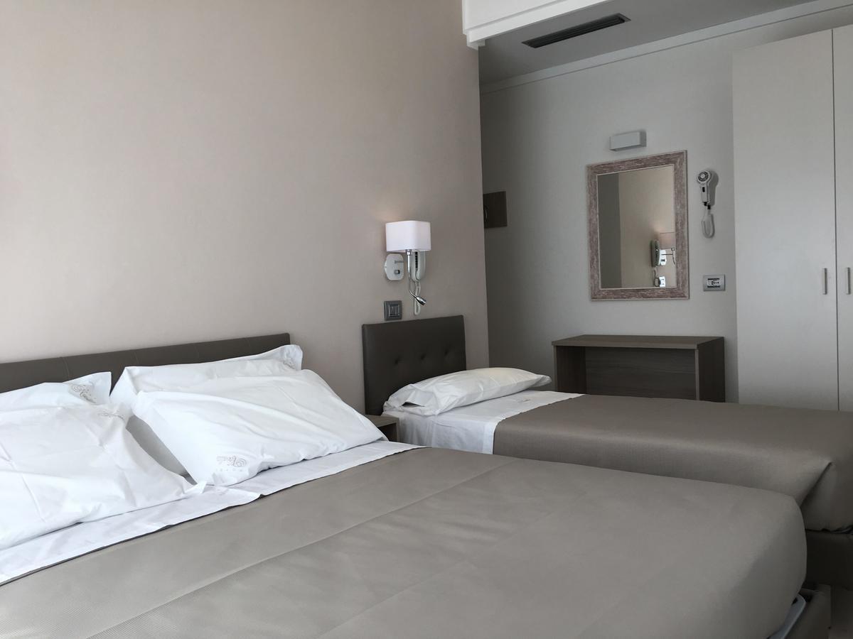 Hotel Novella ミザーノ・アドリアーティコ エクステリア 写真