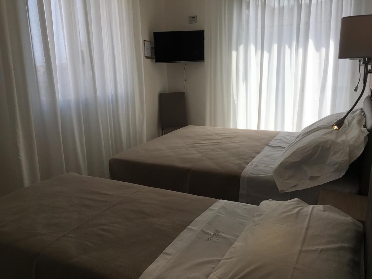 Hotel Novella ミザーノ・アドリアーティコ エクステリア 写真